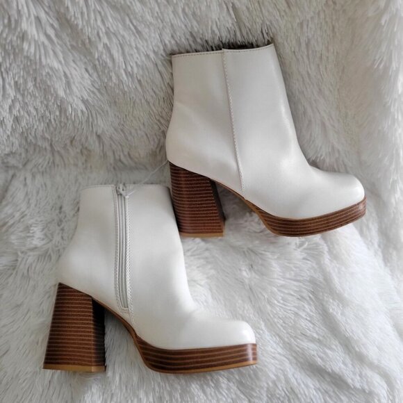 SUGAR Women's Warrant Platform White Faux Leather Ankle Boots - 7M - Picture 4 of 9